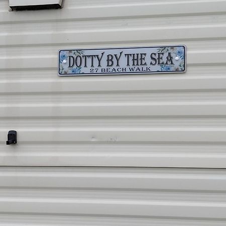 Saint Osyth Dotty By The Sea, 27 Bw, St Osyth Beach - Price Is Whole Caravan With Field Viewsヴィラ エクステリア 写真